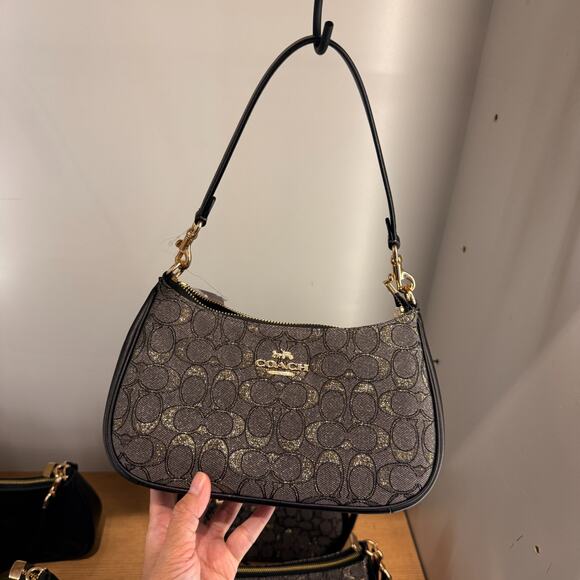 Coach Teri Shoulder Bag In Signature Jacquard CCZ02 - Picture 3 of 8